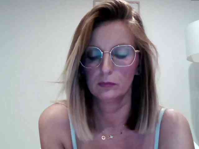RachellaFox webcam