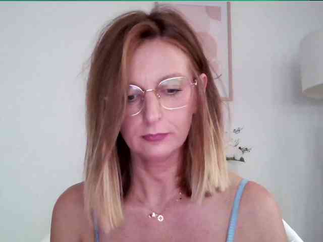 RachellaFox webcam