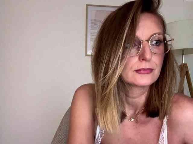 RachellaFox webcam