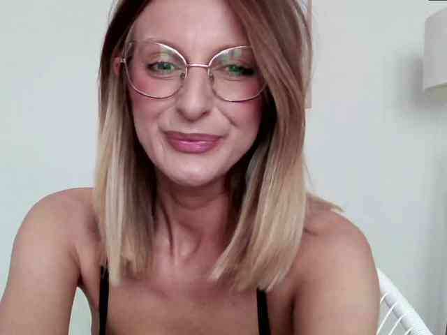 RachellaFox webcam