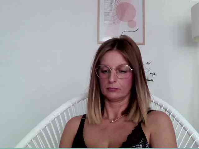RachellaFox webcam