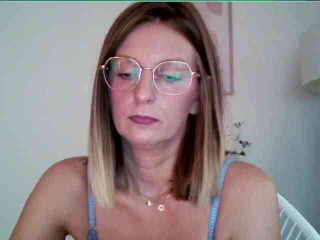 RachellaFox webcam