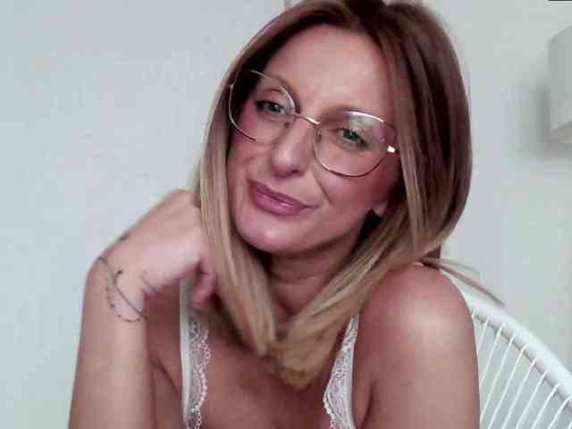 RachellaFox webcam