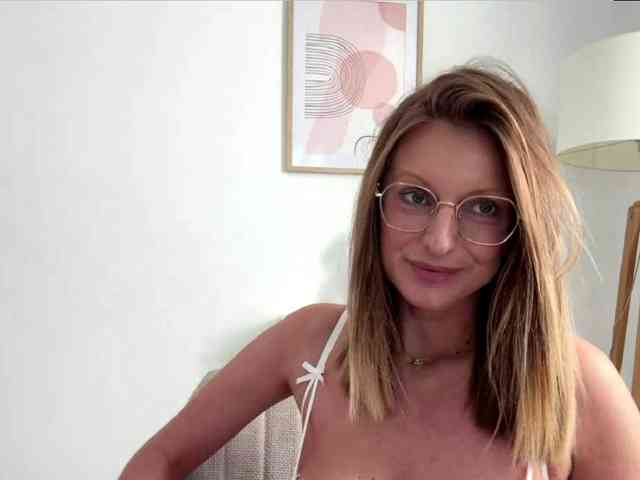 RachellaFox webcam