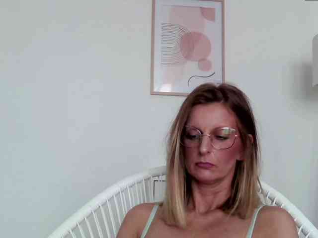 RachellaFox webcam