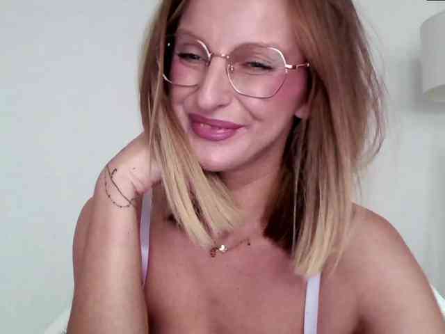 RachellaFox webcam