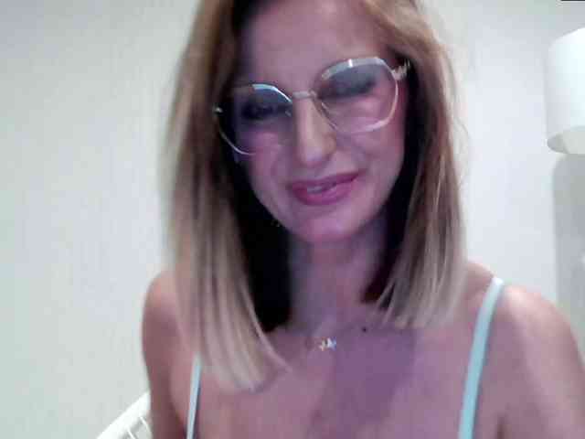 RachellaFox webcam