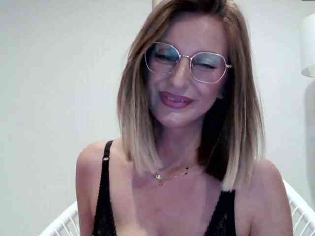 RachellaFox webcam