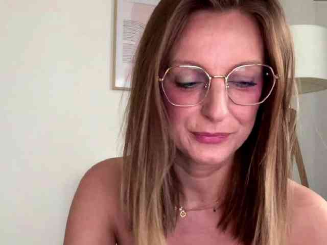 RachellaFox webcam