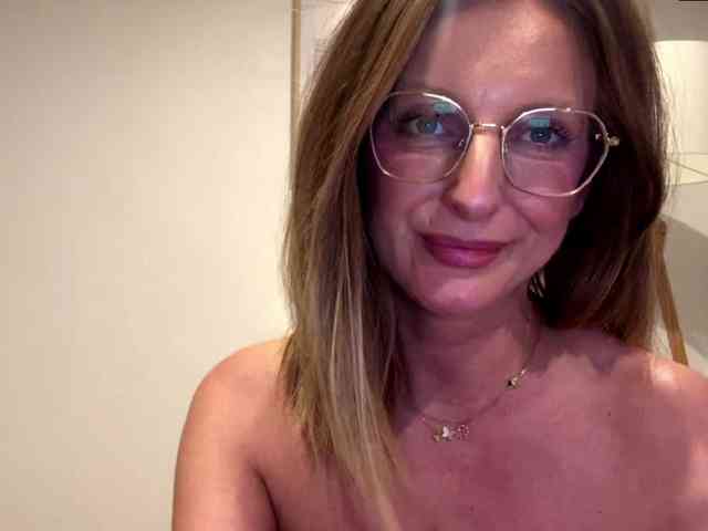 RachellaFox webcam