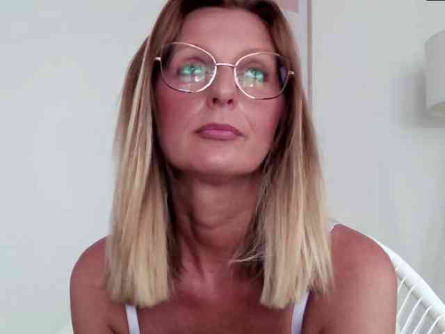 RachellaFox webcam