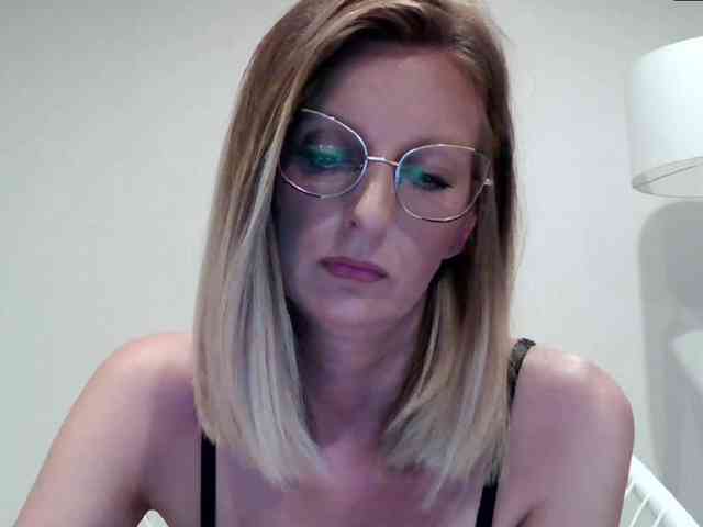 RachellaFox webcam