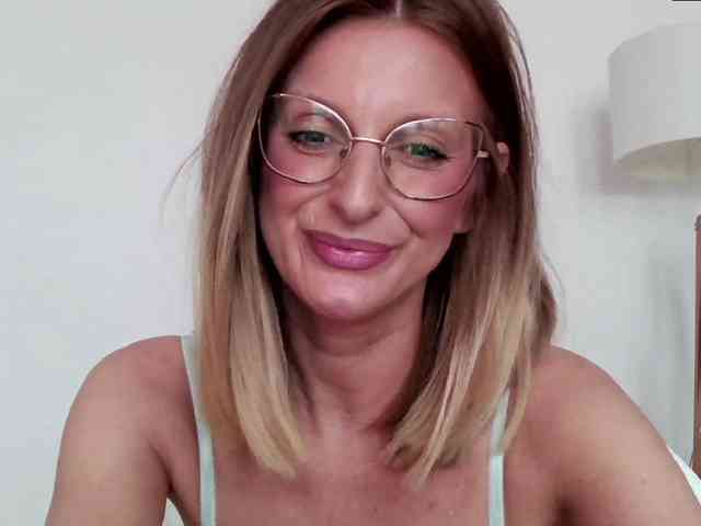 RachellaFox webcam