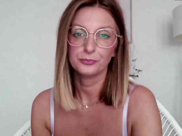 RachellaFox webcam
