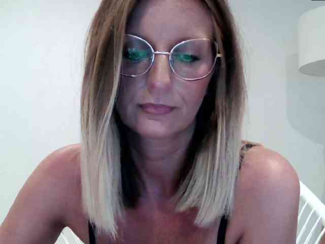 RachellaFox webcam
