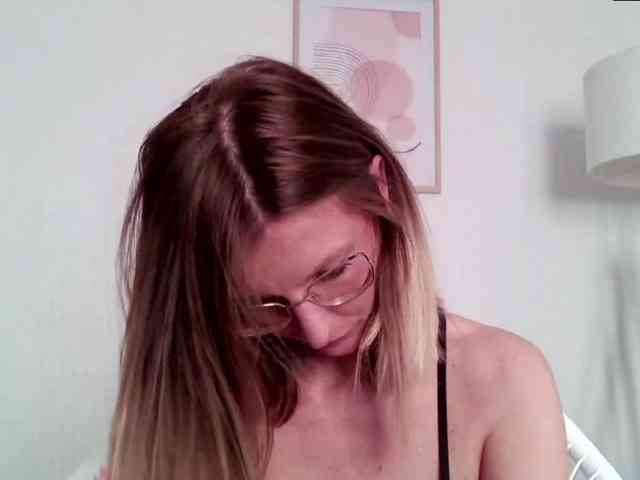 RachellaFox webcam