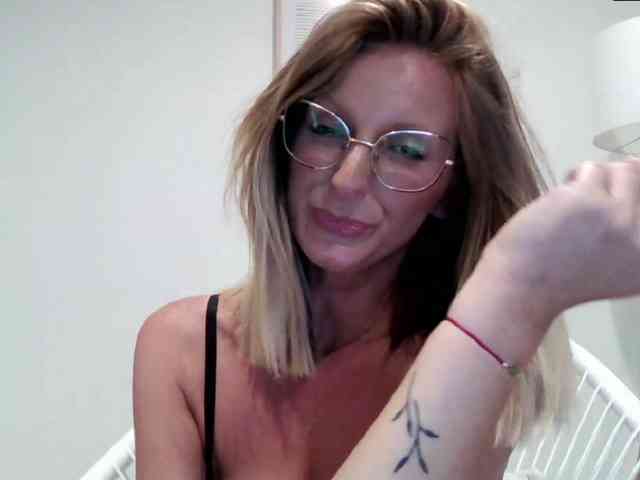 RachellaFox webcam
