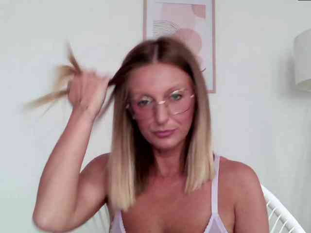RachellaFox webcam
