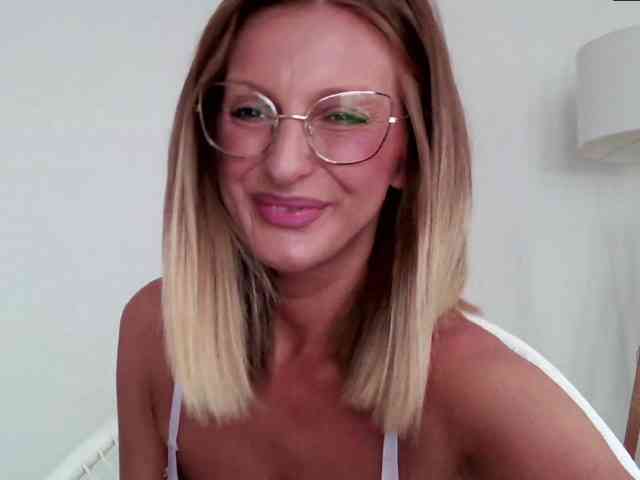 RachellaFox webcam