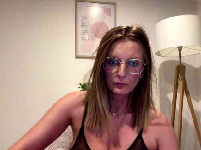 RachellaFox webcam