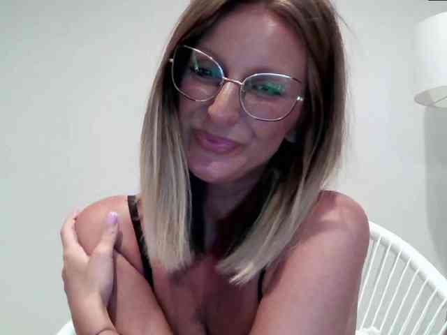 RachellaFox webcam