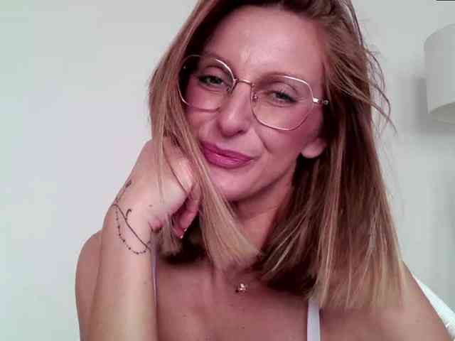 RachellaFox webcam
