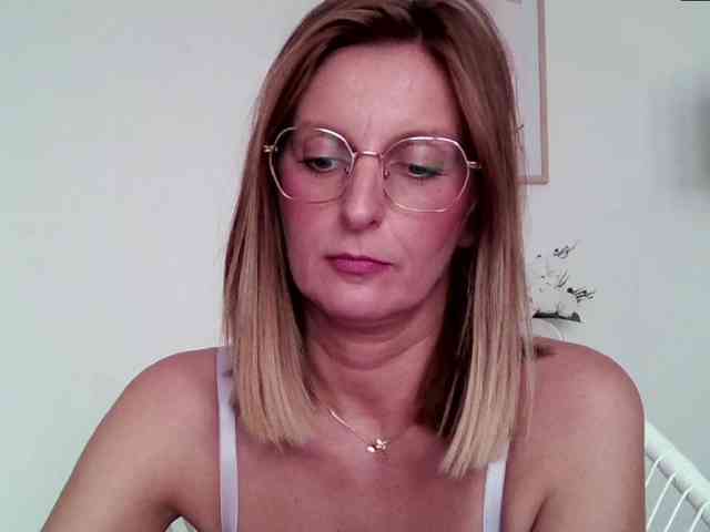 RachellaFox webcam