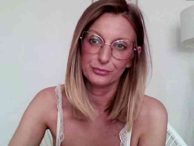 RachellaFox webcam