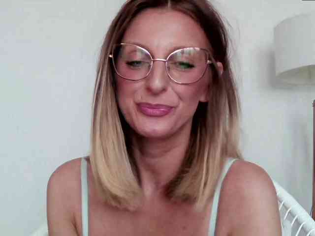 RachellaFox webcam