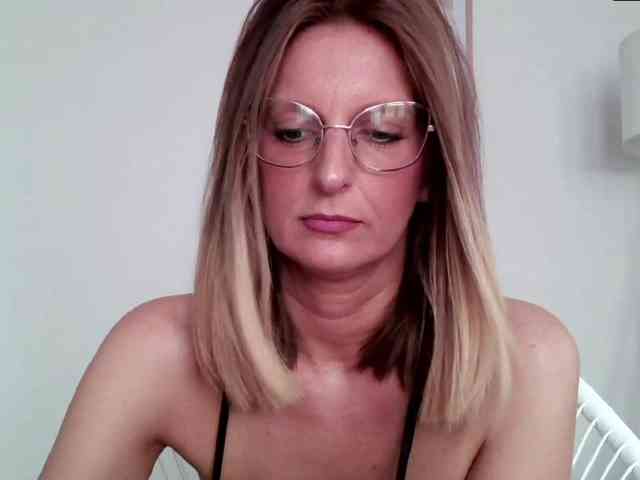 RachellaFox webcam