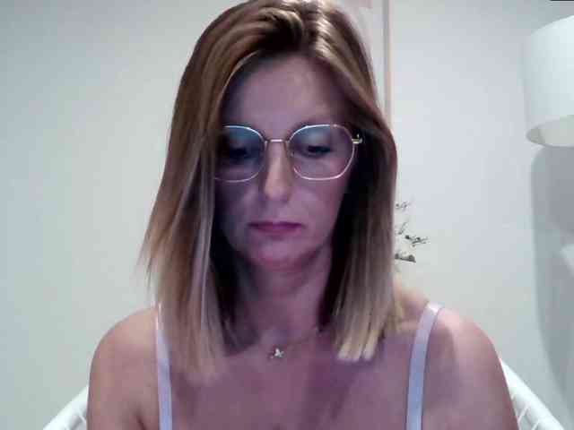 RachellaFox webcam