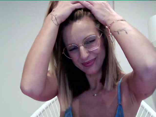 RachellaFox webcam