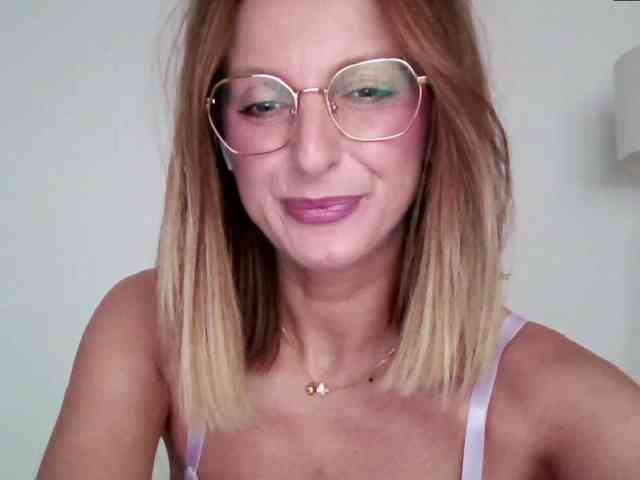 RachellaFox webcam