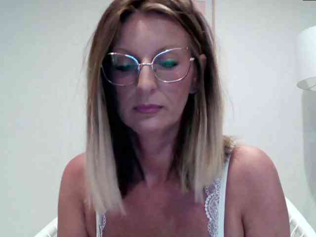 RachellaFox webcam