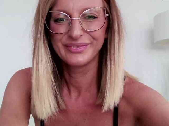 RachellaFox webcam