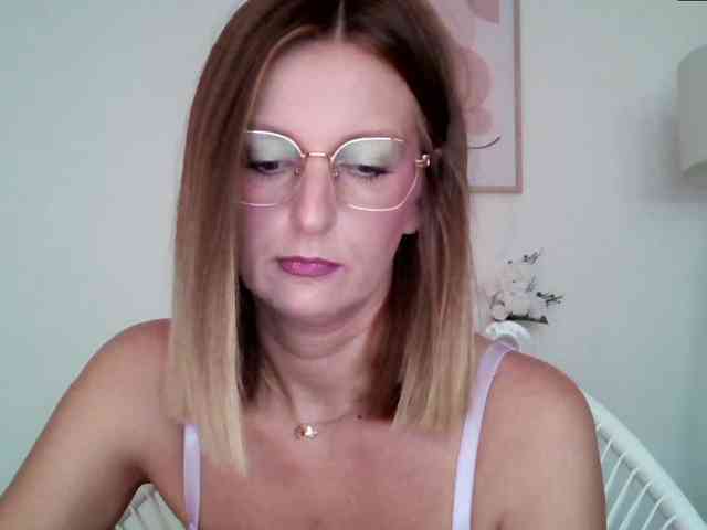 RachellaFox webcam