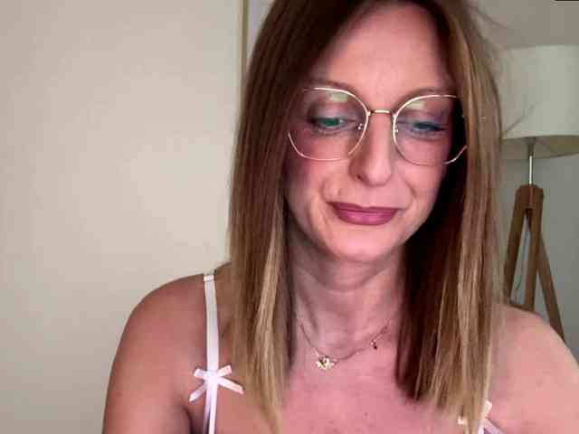 RachellaFox webcam