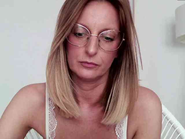 RachellaFox webcam
