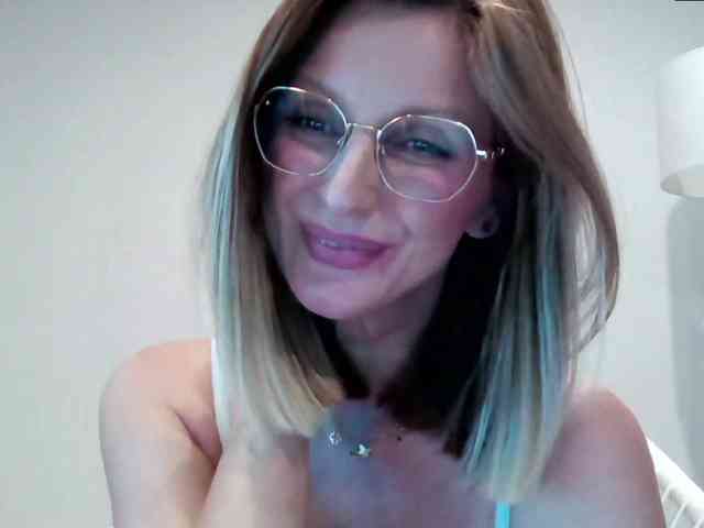 RachellaFox webcam