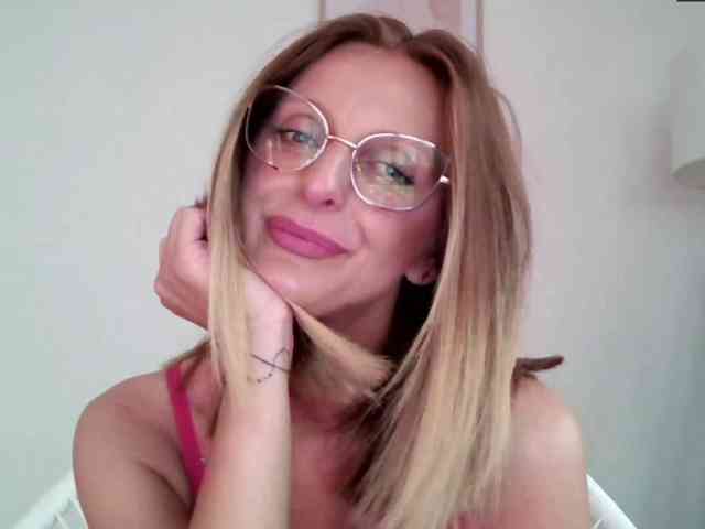 RachellaFox webcam