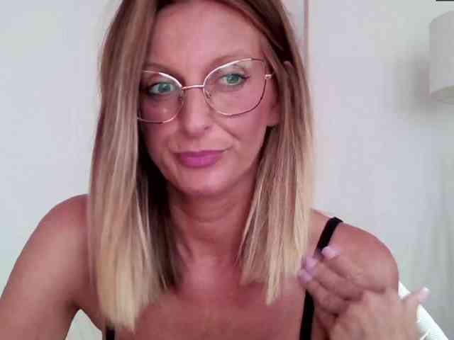 RachellaFox webcam