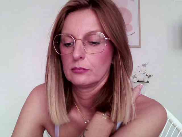 RachellaFox webcam