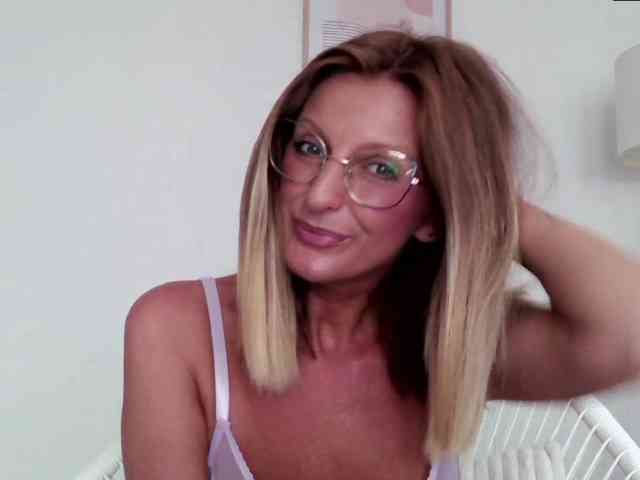 RachellaFox webcam