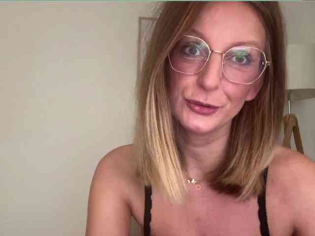 RachellaFox webcam