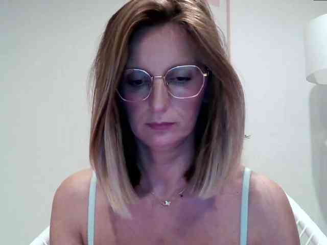 RachellaFox webcam