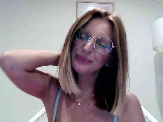 RachellaFox webcam