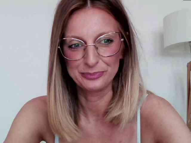 RachellaFox webcam