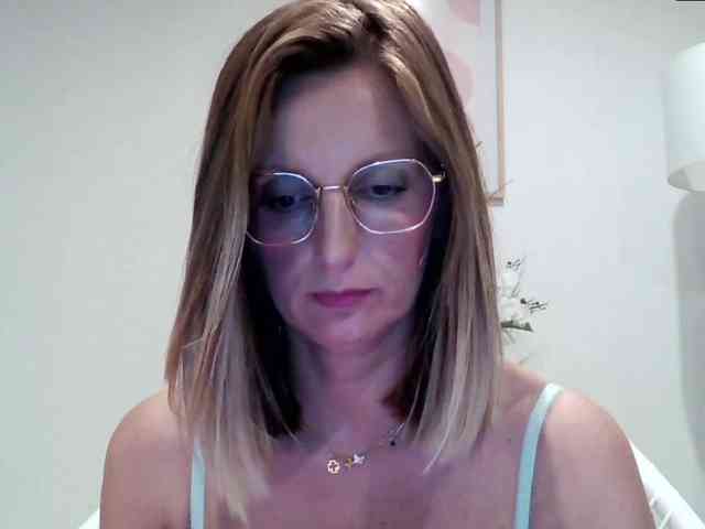 RachellaFox webcam