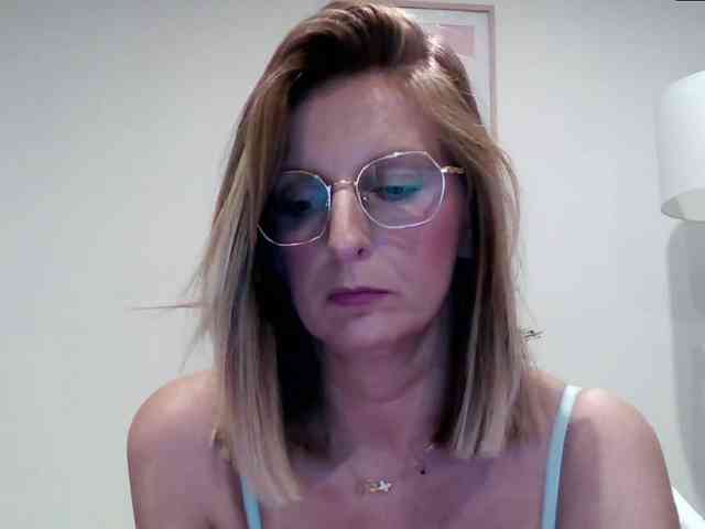 RachellaFox webcam