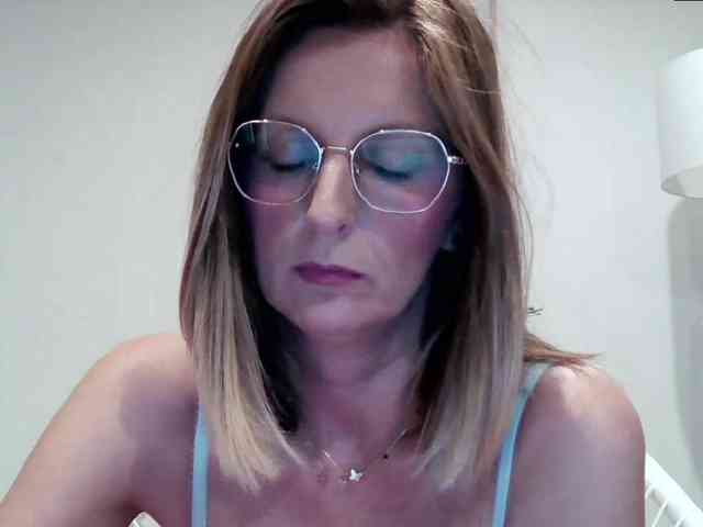 RachellaFox webcam